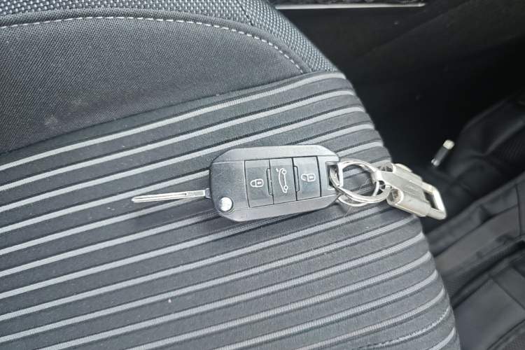 Used Peugeot 408 2014 1.8L Automatic Luxury Edition Interior 1