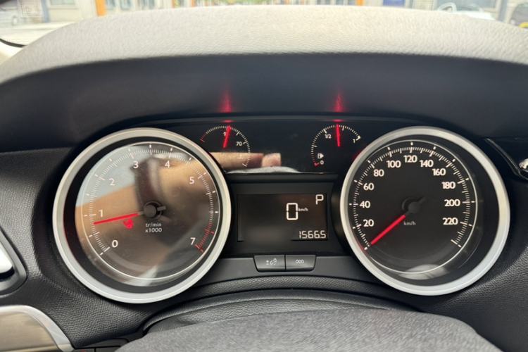 Used Peugeot 408 2014 1.8L Automatic Luxury Edition Interior 2