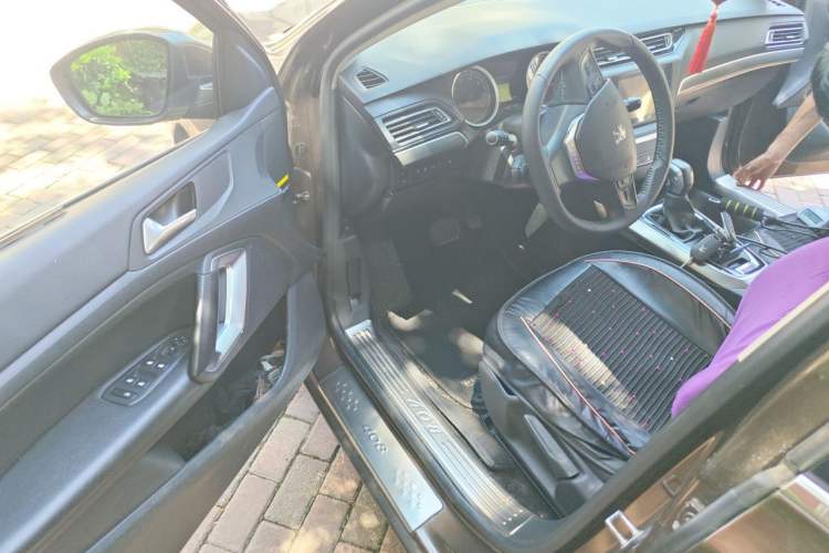 Used Peugeot 408 2014 1.8L Automatic Luxury Edition Interior 3
