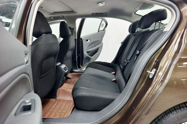 Used Peugeot 408 2014 1.8L Automatic Luxury Edition Interior 3