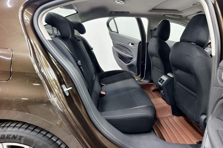 Used Peugeot 408 2014 1.8L Automatic Luxury Edition Interior 5