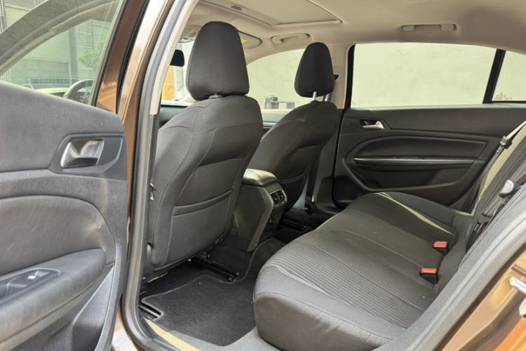 Used Peugeot 408 2014 1.8L Automatic Luxury Edition Interior 5