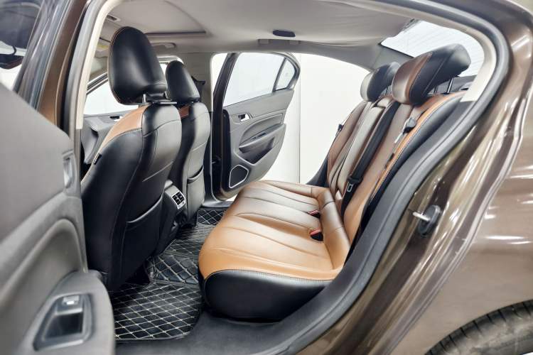 Used Peugeot 408 2014 1.8L Automatic Luxury Edition Interior 5