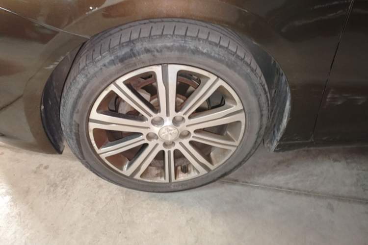 Used Peugeot 408 2014 1.8L Automatic Luxury Edition Left Front Wheel Hub
