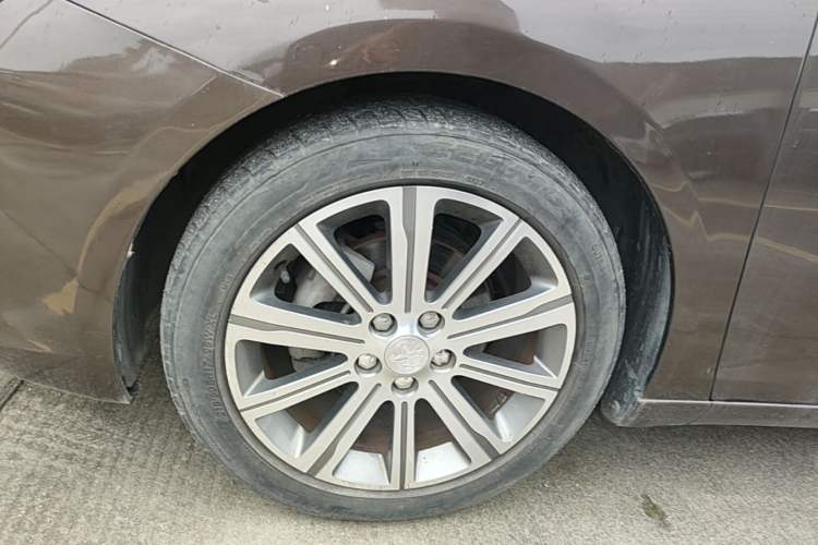 Used Peugeot 408 2014 1.8L Automatic Luxury Edition Left Front Wheel Hub