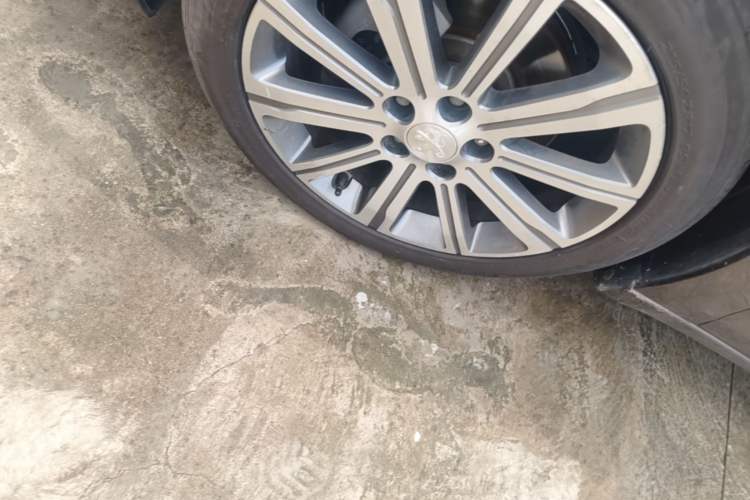 Used Peugeot 408 2014 1.8L Automatic Luxury Edition Left Front Wheel Hub