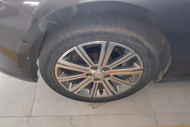 Used Peugeot 408 2014 1.8L Automatic Luxury Edition Left Front Wheel Hub