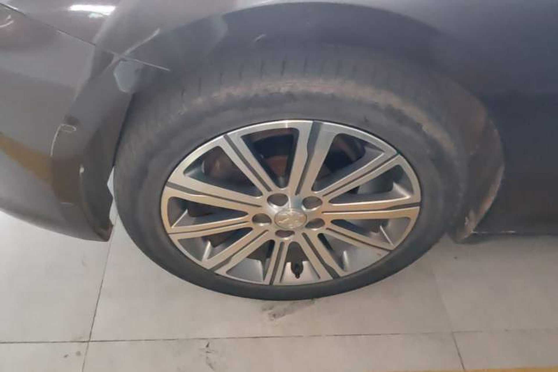 Used Peugeot 408 2014 1.8L Automatic Luxury Edition Left Front Wheel Hub
