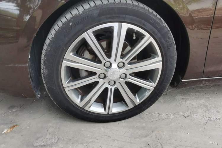 Used Peugeot 408 2014 1.8L Automatic Luxury Edition Left Front Wheel Hub