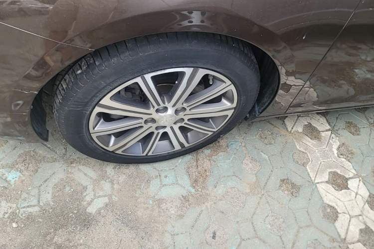 Used Peugeot 408 2014 1.6T Automatic Supreme Edition Left Front Wheel Hub