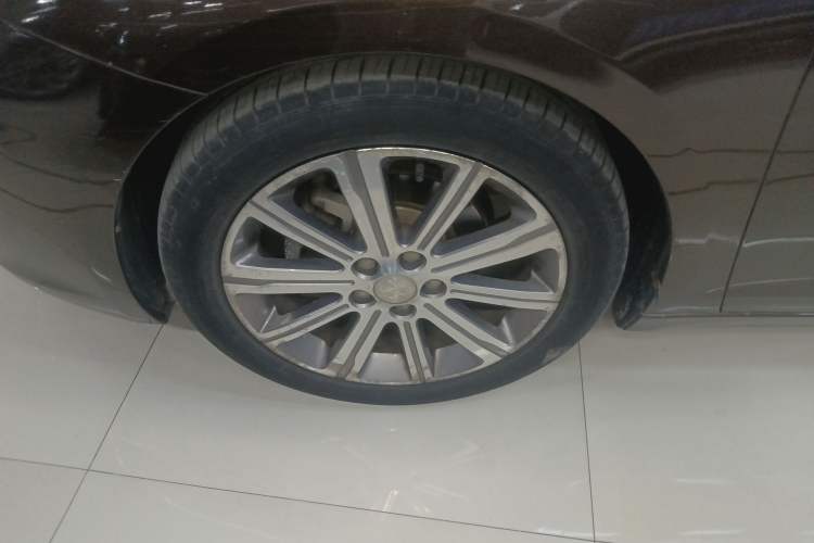 Used Peugeot 408 2014 1.8L Automatic Luxury Edition Left Front Wheel Hub
