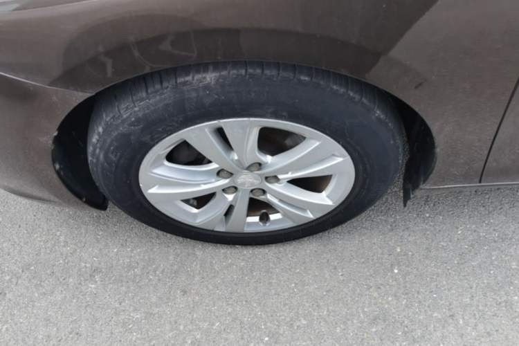 Used Peugeot 408 2014 1.8L Manual Leading Edition Left Front Wheel Hub