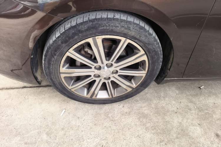 Used Peugeot 408 2014 1.8L Automatic Luxury Edition Left Front Wheel Hub