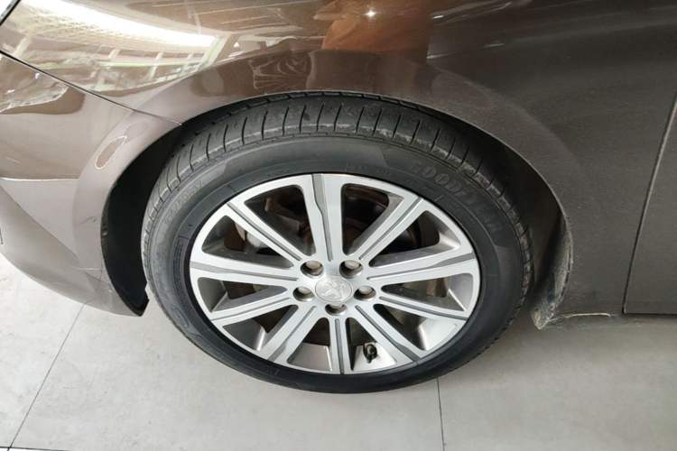 Used Peugeot 408 2014 1.8L Automatic Luxury Edition Left Front Wheel Hub