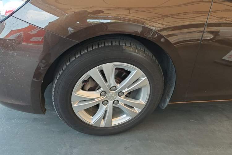 Used Peugeot 408 2014 1.8L Manual Leading Edition Left Front Wheel Hub