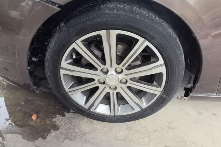 Used Peugeot 408 2014 1.8L Automatic Luxury Edition Left Front Wheel Hub