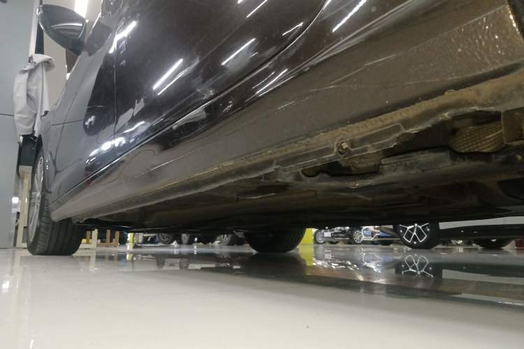 Used Peugeot 408 2014 1.8L Automatic Luxury Edition Left Side Sill