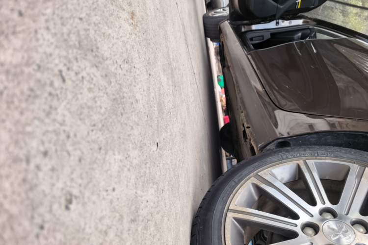 Used Peugeot 408 2014 1.8L Automatic Luxury Edition Left Side Sill