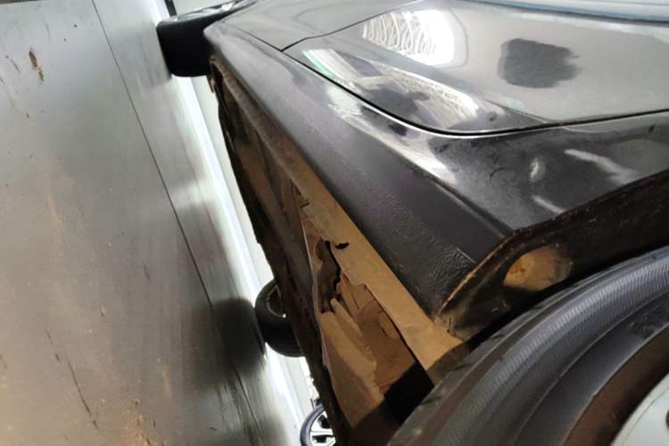 Used Peugeot 408 2014 1.8L Automatic Luxury Edition Left Side Sill
