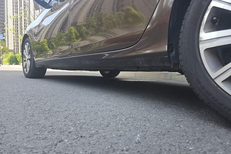 Used Peugeot 408 2014 1.8L Automatic Luxury Edition Left Side Sill