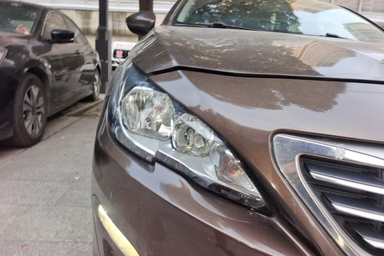 Used Peugeot 408 2014 1.8L Automatic Luxury Edition Right Front Headlight