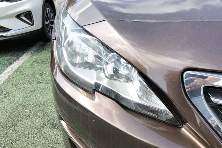 Used Peugeot 408 2014 1.8L Manual Leading Edition Right Front Headlight