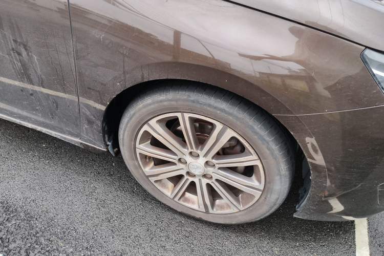 Used Peugeot 408 2014 1.8L Automatic Luxury Edition Right Front Wheel Hub