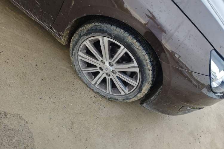Used Peugeot 408 2014 1.8L Automatic Luxury Edition Right Front Wheel Hub