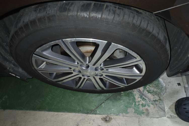 Used Peugeot 408 2014 1.8L Automatic Luxury Edition Right Front Wheel Hub