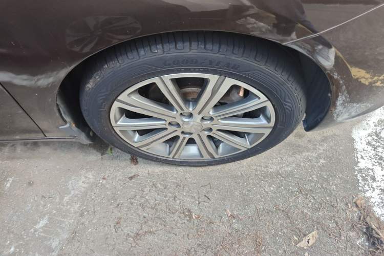 Used Peugeot 408 2014 1.8L Automatic Luxury Edition Right Front Wheel Hub