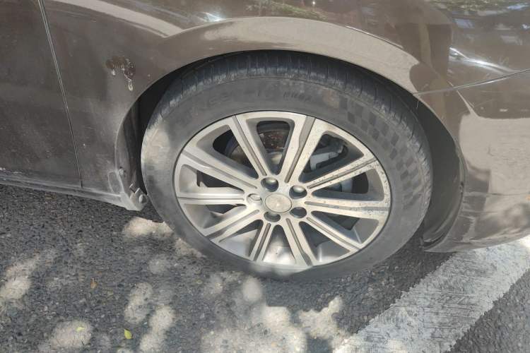 Used Peugeot 408 2014 1.8L Automatic Luxury Edition Right Front Wheel Hub