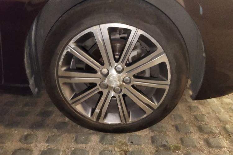 Used Peugeot 408 2014 1.8L Automatic Luxury Edition Right Front Wheel Hub