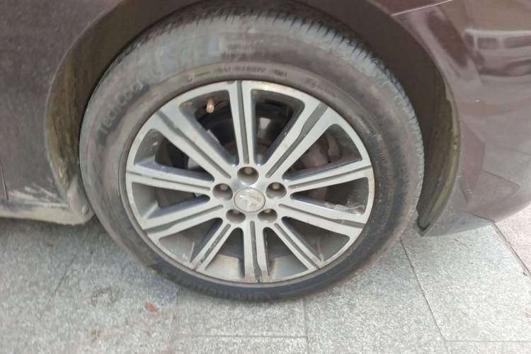 Used Peugeot 408 2014 1.8L Automatic Luxury Edition Right Front Wheel Hub