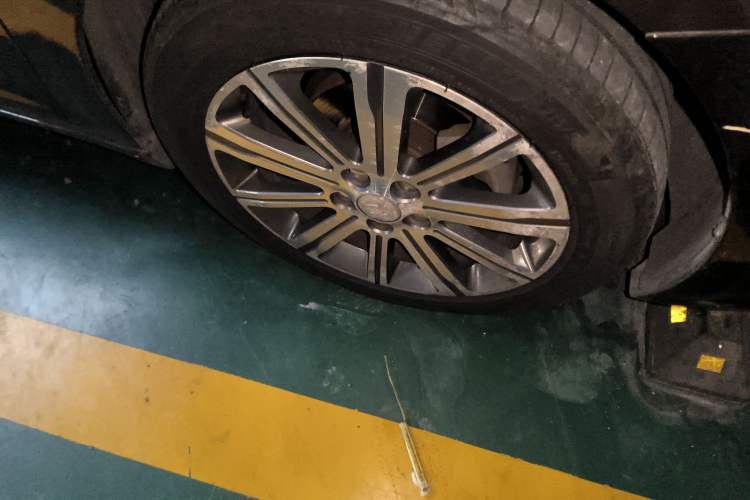 Used Peugeot 408 2014 1.8L Automatic Luxury Edition Right Front Wheel Hub
