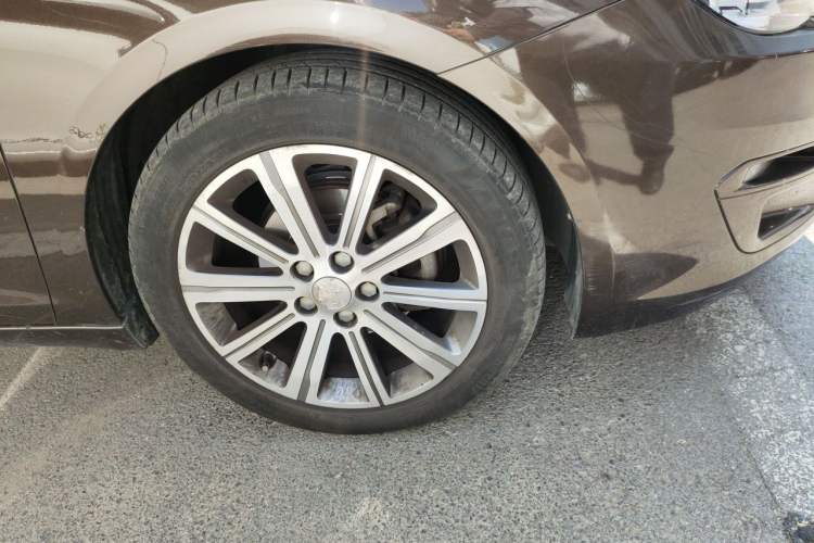 Used Peugeot 408 2014 1.8L Automatic Luxury Edition Right Front Wheel Hub