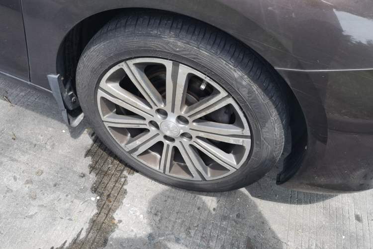 Used Peugeot 408 2014 1.8L Automatic Luxury Edition Right Front Wheel Hub