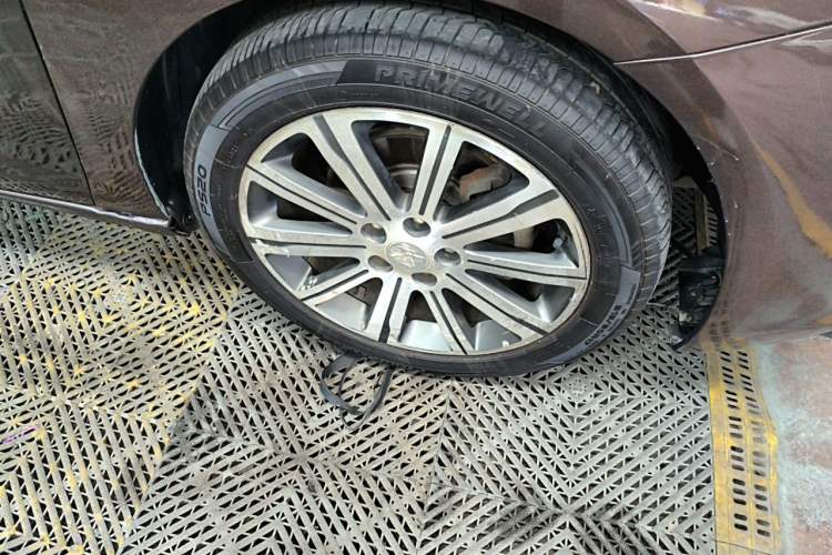 Used Peugeot 408 2014 1.8L Automatic Luxury Edition Right Front Wheel Hub