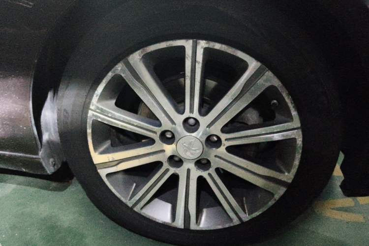 Used Peugeot 408 2014 1.8L Automatic Luxury Edition Right Front Wheel Hub