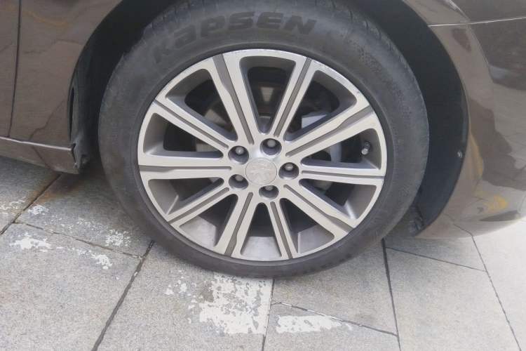 Used Peugeot 408 2014 1.8L Automatic Luxury Edition Right Front Wheel Hub