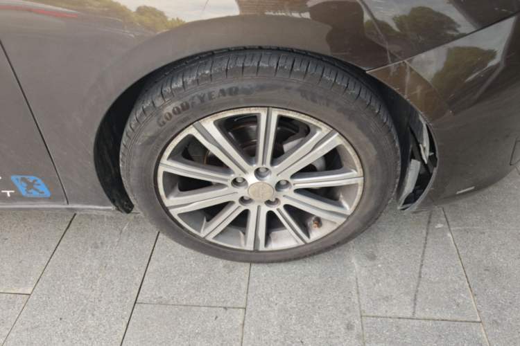 Used Peugeot 408 2014 1.8L Automatic Luxury Edition Right Front Wheel Hub