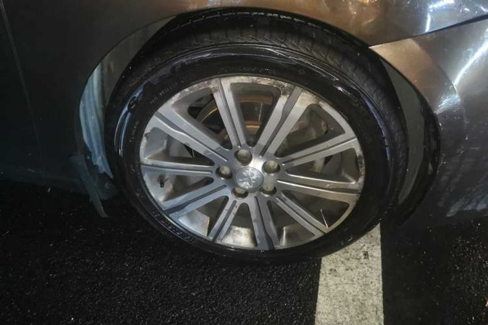 Used Peugeot 408 2014 1.8L Automatic Luxury Edition Right Front Wheel Hub