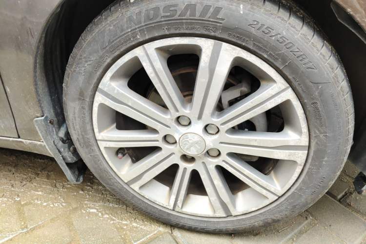 Used Peugeot 408 2014 1.8L Automatic Luxury Edition Right Front Wheel Hub