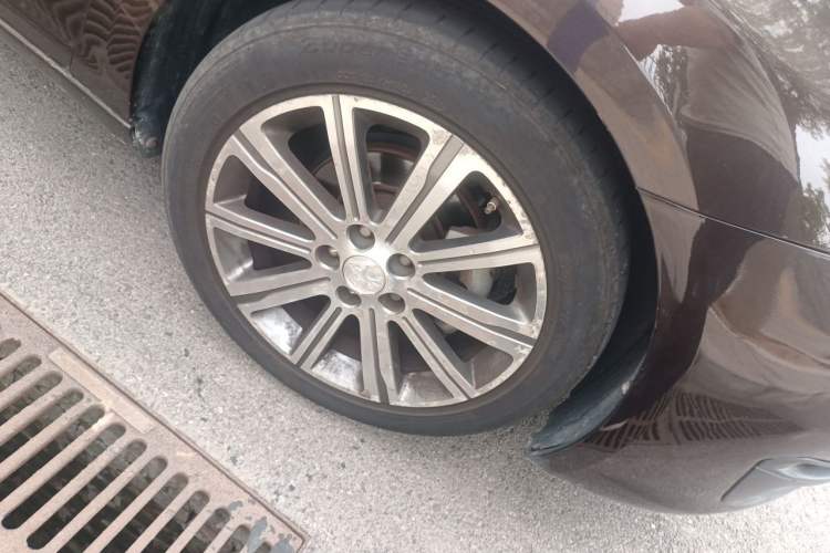 Used Peugeot 408 2014 1.8L Automatic Luxury Edition Right Front Wheel Hub