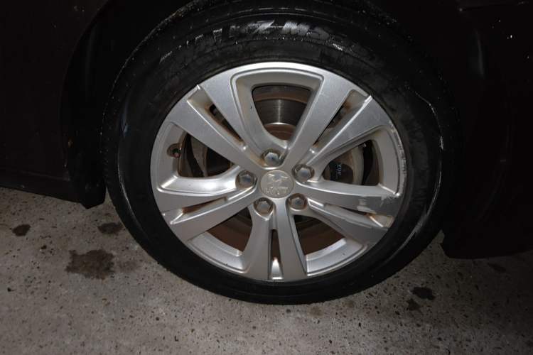 Used Peugeot 408 2014 1.8L Manual Leading Edition Right Front Wheel Hub