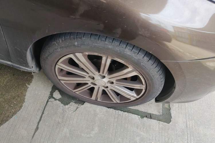 Used Peugeot 408 2014 1.8L Automatic Luxury Edition Right Front Wheel Hub