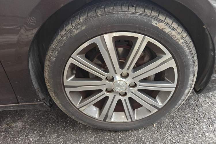 Used Peugeot 408 2014 1.8L Automatic Luxury Edition Right Front Wheel Hub