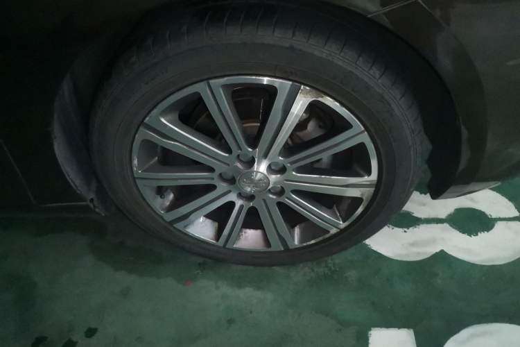 Used Peugeot 408 2014 1.8L Automatic Luxury Edition Right Front Wheel Hub