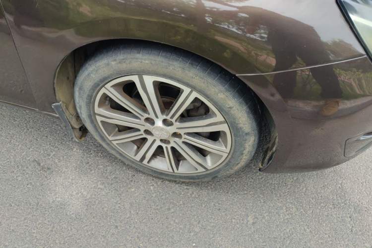 Used Peugeot 408 2014 1.8L Automatic Luxury Edition Right Front Wheel Hub