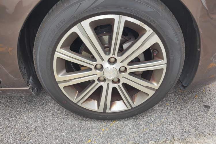 Used Peugeot 408 2014 1.8L Automatic Luxury Edition Right Front Wheel Hub