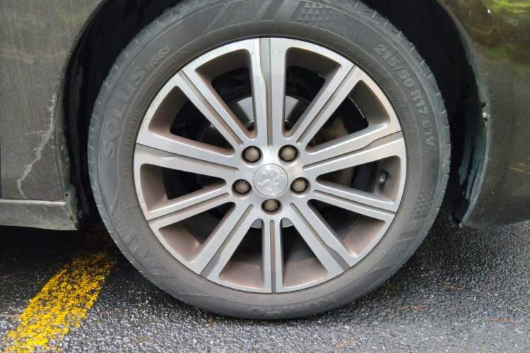 Used Peugeot 408 2014 1.8L Automatic Luxury Edition Right Front Wheel Hub